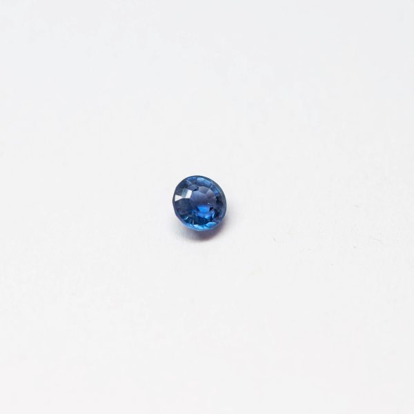 Round 5mm 0_75ct Blue Malawi Sapphire | Lisa Rothwell-Young