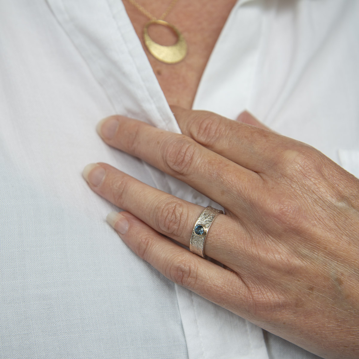 Silver and 9ct gold Assos ring with blue spinel | Lisa Rothwell-Young