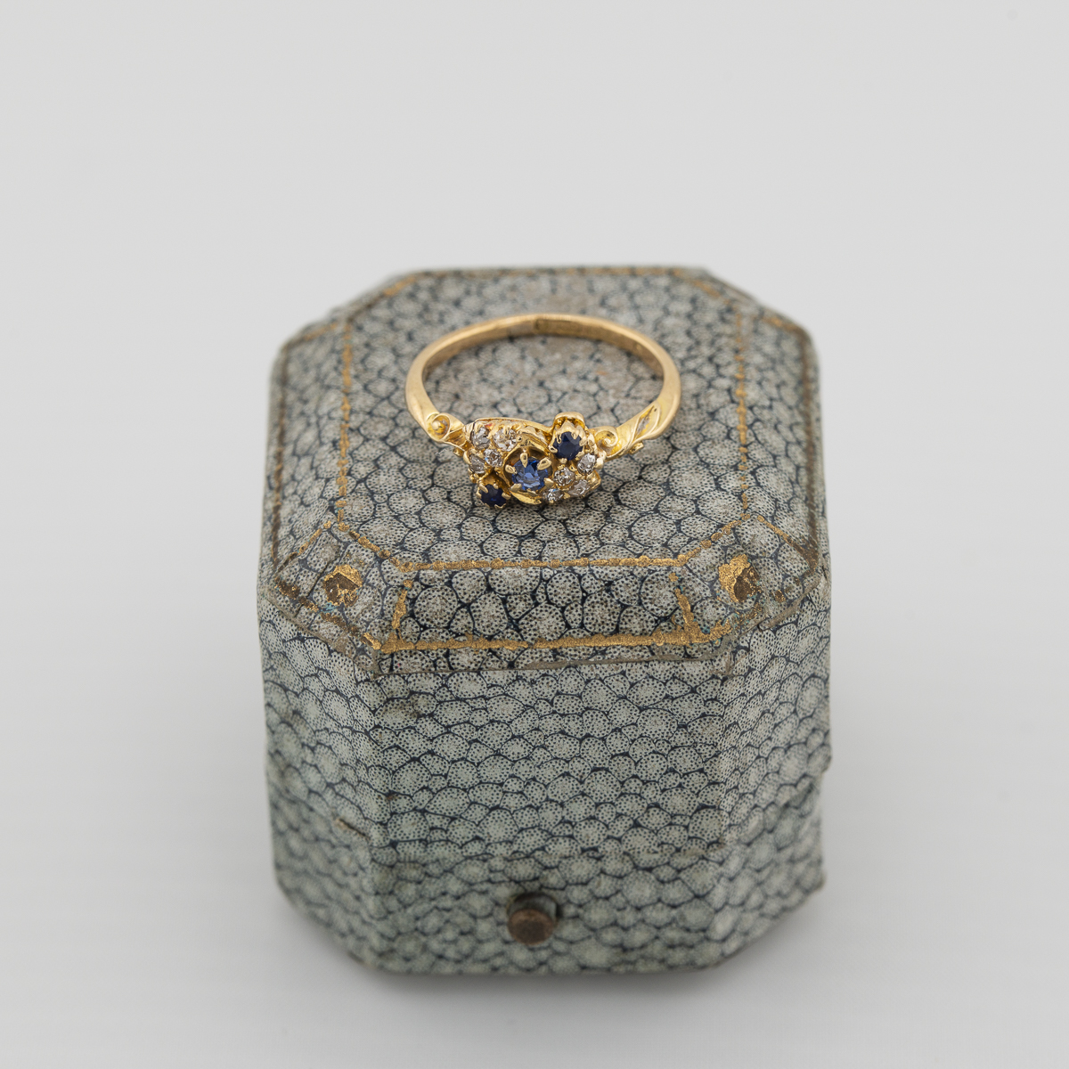 Victorian sapphire and diamond 3 stone ring front view |Lisa Rothwell-Young