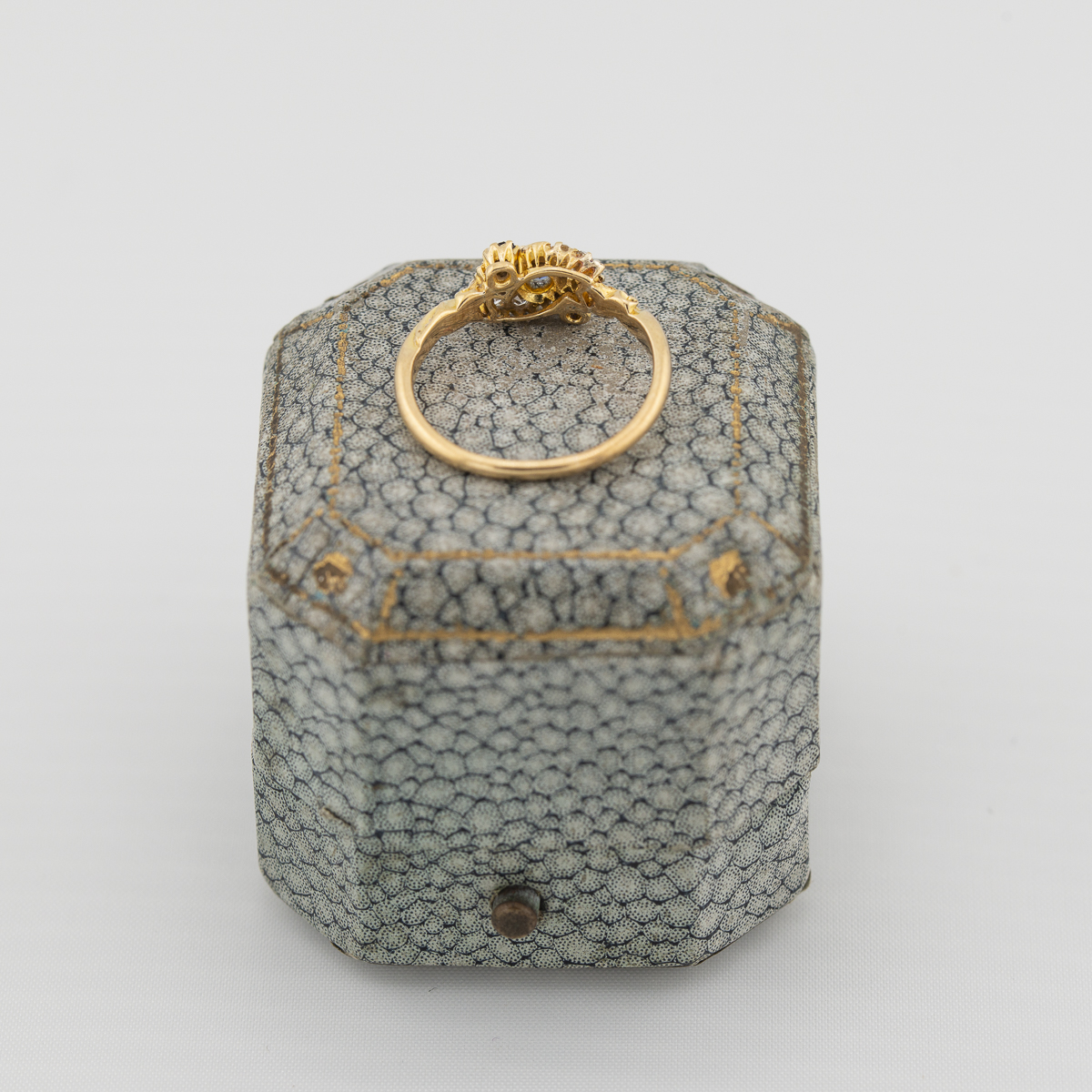 Victorian sapphire and diamond 3 stone ring rear view |Lisa Rothwell-Young