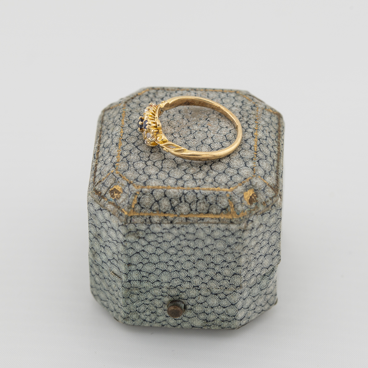 Victorian sapphire and diamond 3 stone ring side view |Lisa Rothwell-Young