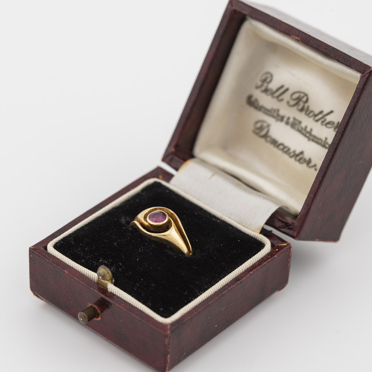 18ct gold and Ruby Swirl Ring |Lisa Rothwell-Young