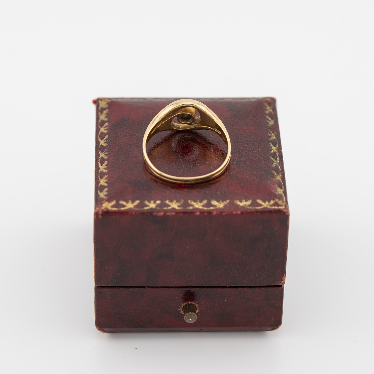 18ct gold and Ruby Swirl Ring rear view |Lisa Rothwell-Young