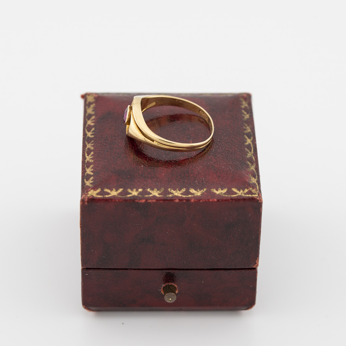 18ct gold and Ruby Swirl Ring side view |Lisa Rothwell-Young