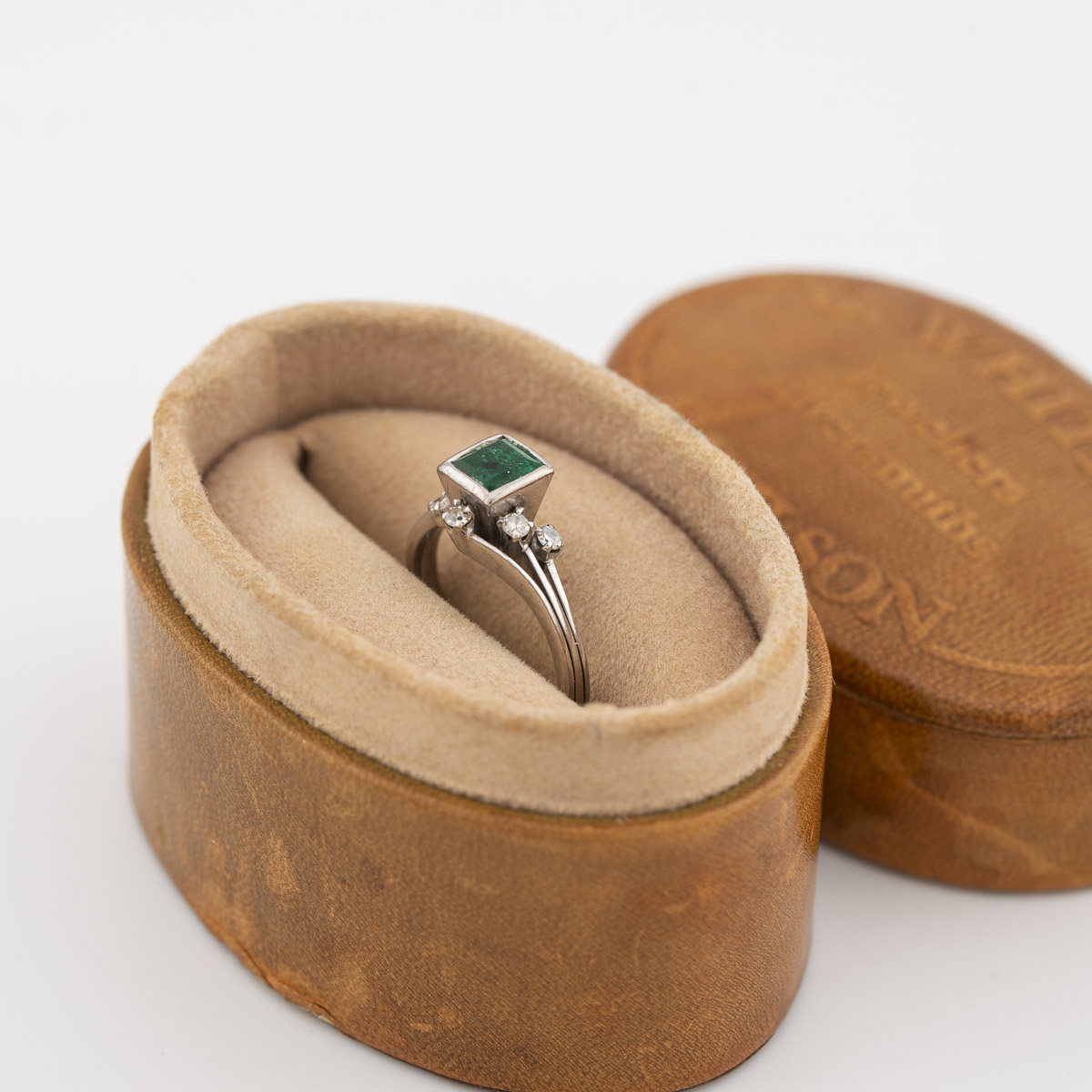 Art deco emerald and diamond ring |Lisa Rothwell-Young