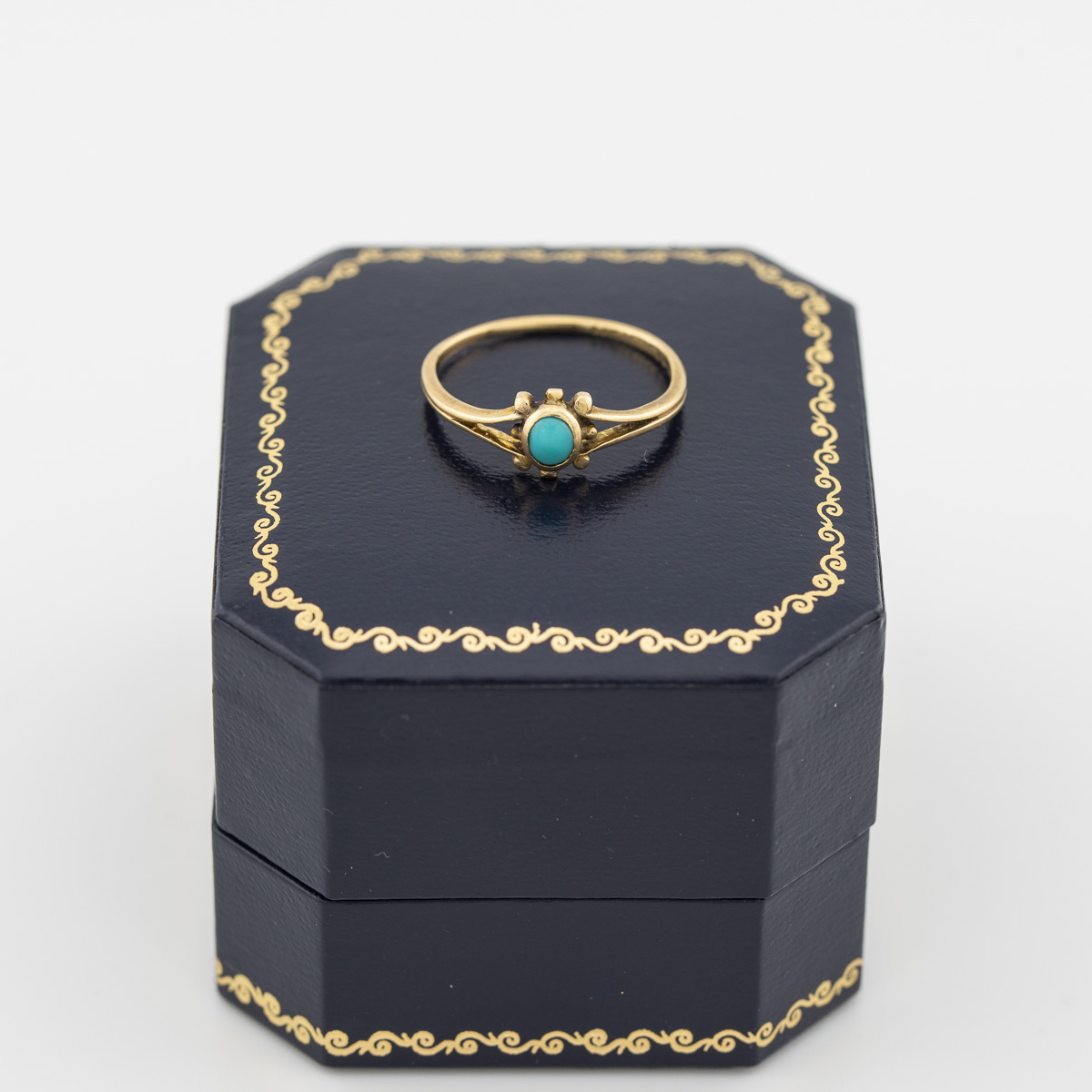 Victorian 18ct gold and turquoise ring front view|Lisa Rothwell-Young